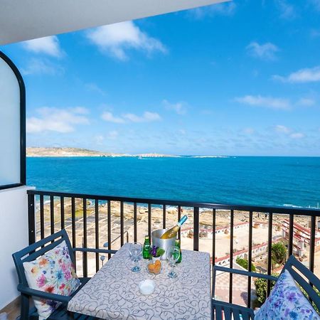 Islet Promenade Seafront 1 Bedroom Apartment With Sea View Balcony By Getawaysmalta خليج سانت بول المظهر الخارجي الصورة
